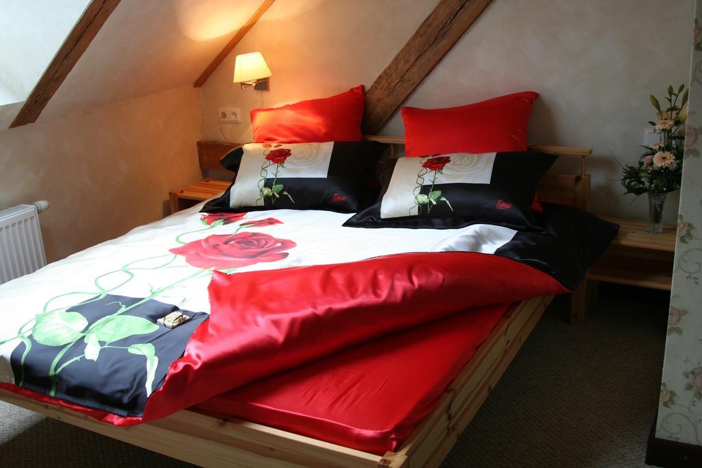 Viesu Nams Mezvidi Hotel Talsi Quarto foto